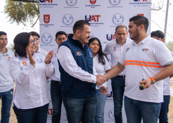 Entrega el Rector equipo a Brigada de Primeros Auxilios de  Prepa Mante