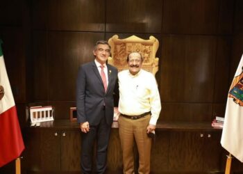 Recibe Américo a Arnulfo, líder de la 30 SNTE