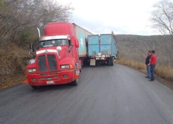Chocan tractocamiones en la Ocampo-Tula
