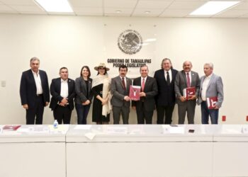 Sigue saliendo mugre azul: Comparece secretario de Desarrollo Rural