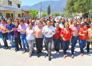 Gattás sigue entregando calles pavimentadas con hidráulico