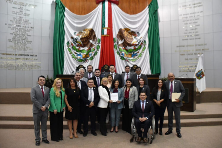 Comparece Olga Sosa ante diputados: Abate rezagos laborales