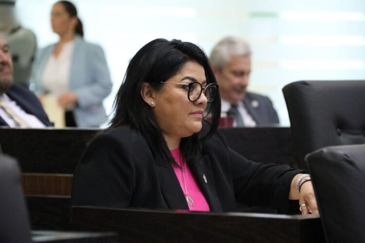 Diputados llevarán más “cortito” al Auditor «carnal» de Cabeza de Vaca