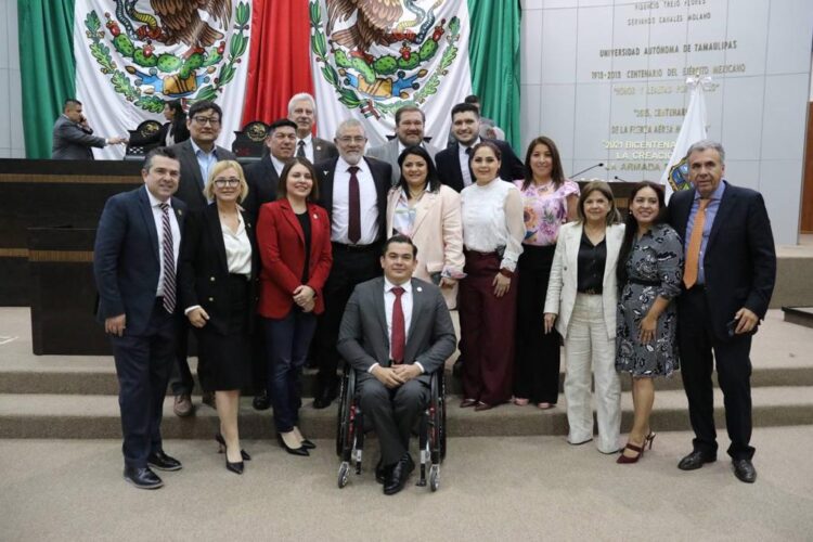 Comparecencia entre gritos de ¡ladrones!, abucheos y empujones