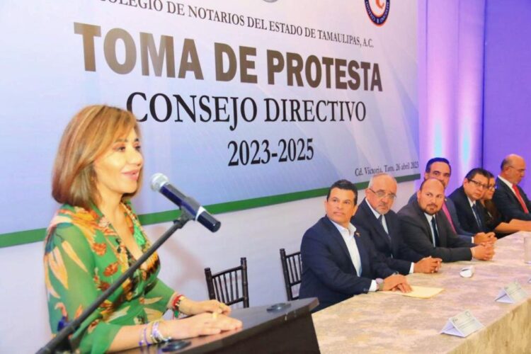 Reconoce alcalde contribución de notarios a la sociedad