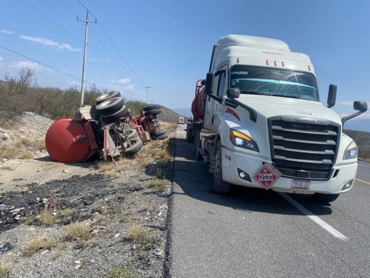 Alerta Guardia Estatal: Vuelca pipa en la Rumbo Nuevo