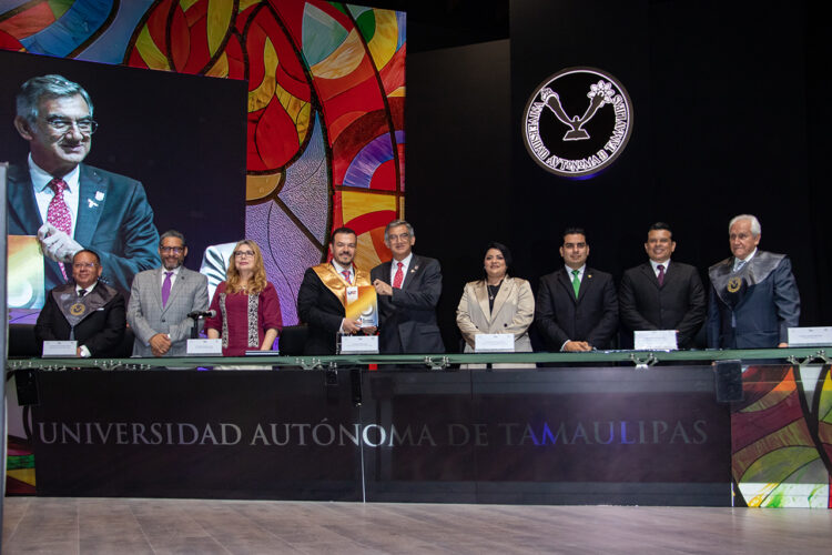 Gobernador reafirma su apoyo y confianza a la UAT