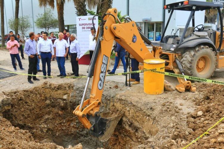 Supervisa alcalde trabajos de rehabilitación de colector sanitario San Antonio