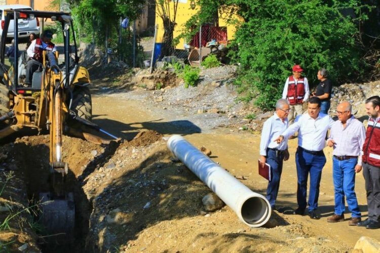 Invierte y trabaja Municipio en rehabilitación de red de agua