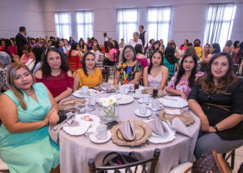  Día de las Madres: Reconoce la UAT a sus trabajadoras