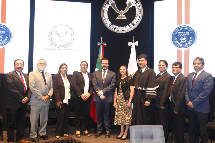 Reconoce UAT la trayectoria de sus docentes en el campus de la zona sur