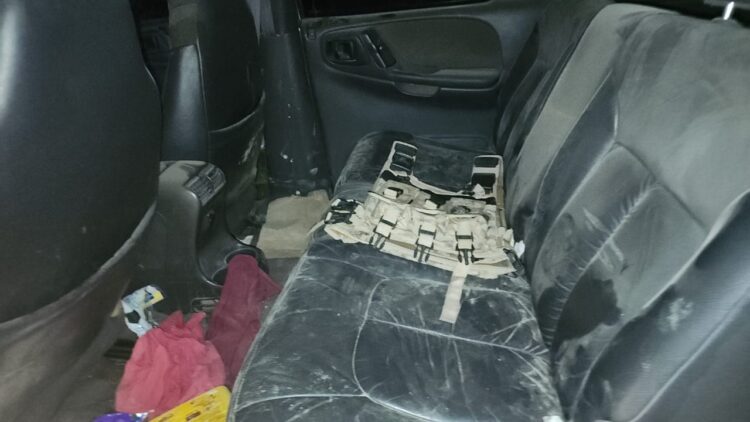 Guardia Estatal asegura vehículo con armamento y droga en El Mante
