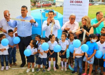 Beneficia alcalde a centros educativos de las colonias 2 de Octubre y Marte R. Gómez