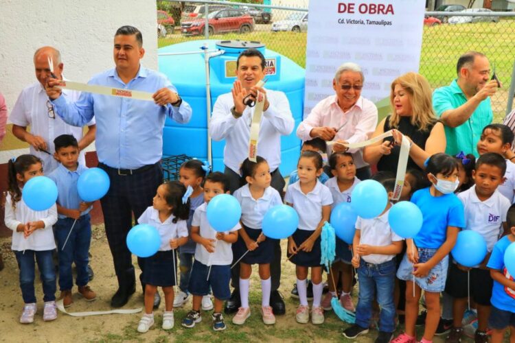 Beneficia alcalde a centros educativos de las colonias 2 de Octubre y Marte R. Gómez