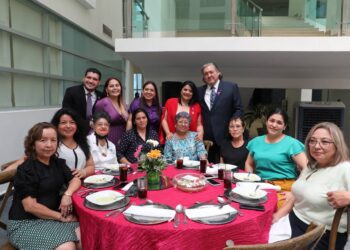 Ursula y demás diputados festejan a madres del Congreso de Tamaulipas