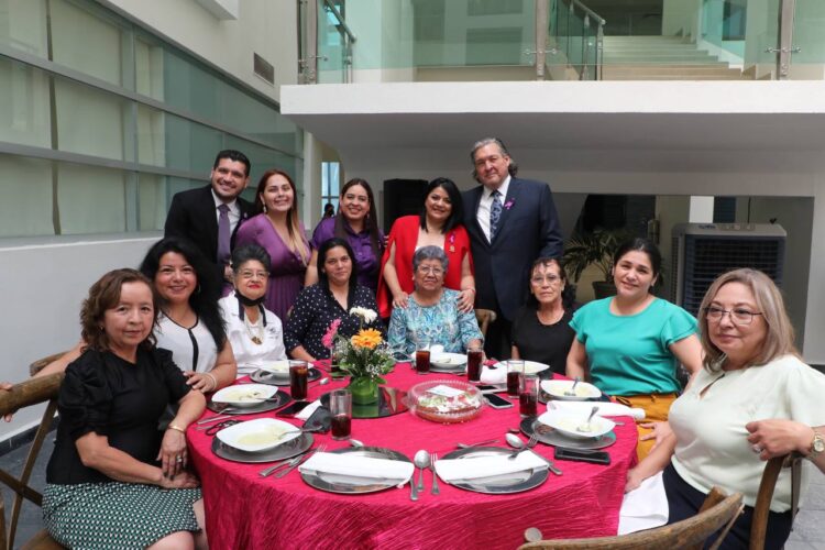Ursula y demás diputados festejan a madres del Congreso de Tamaulipas