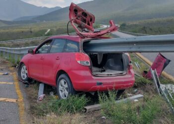 Se ensartan contra muro en Jaumave; se salvan