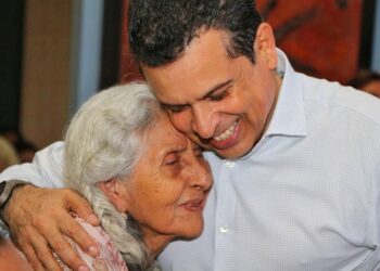 Festeja Lalo Gattás a mil mamás victorenses
