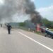 Se incendia trailer en carretera a Llera