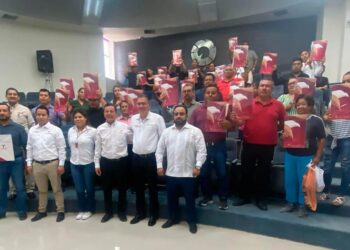 Reciben familias de Matamoros escrituras por parte de ITAVU