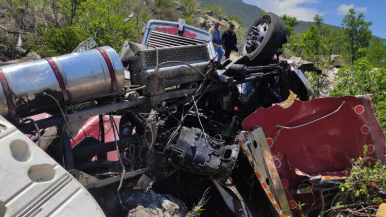 Volcó trailer y murió: Lo hallan días después, en Jaumave