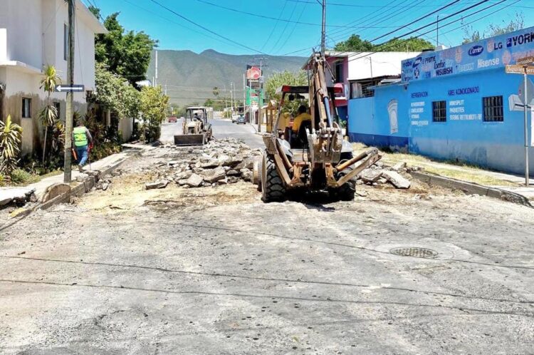 Inician obras de rehabilitación de concreto en calle 24 Berriozábal