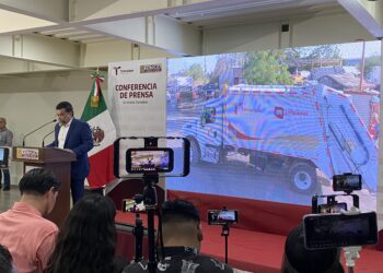 Cuando la toma violenta del Congreso, Oscar Almaraz hizo lo que Mario Besares: Se metió al baño