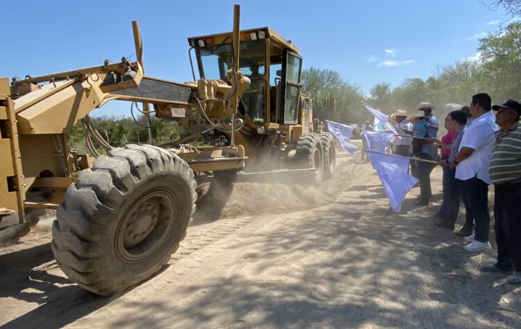 Ayuntamiento construye caminos rurales en Villa Vieja de Guémez
