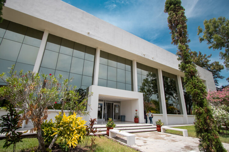 Prepara UAT la recertificación de sus centros de idiomas