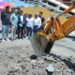 Vecinos reciben con júbilo a Gattás, al iniciar pavimentación