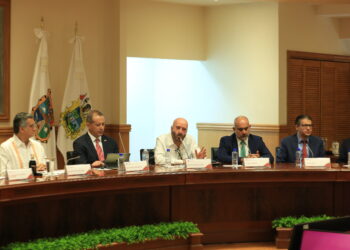 Firman histórico acuerdo para sanear el río Bravo