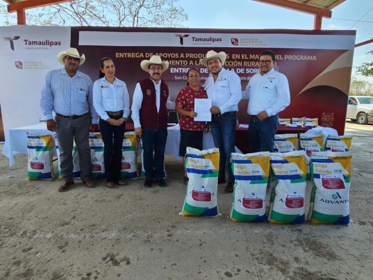 Entrega Gobierno del Estado semilla de sorgo a productores agrícolas