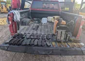 Aseguran vehículo con reporte de robo y armamento en Reynosa