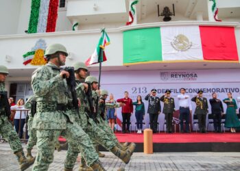 Luce Desfile Cívico Militar Conmemorativo del 213 Aniversario de la lucha independentista