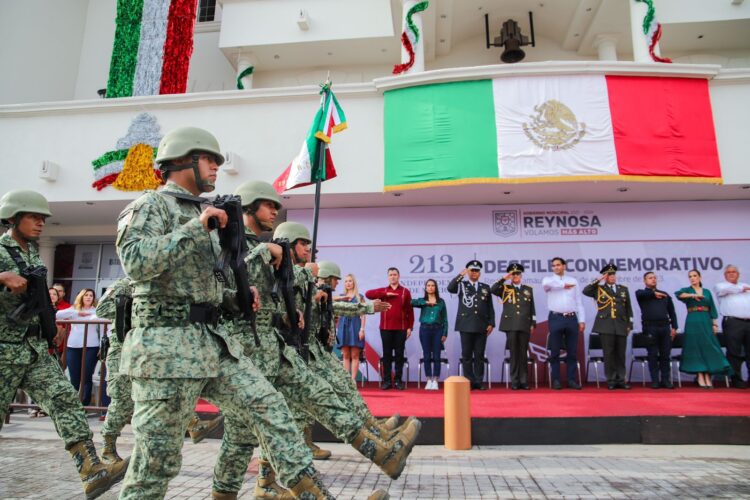 Luce Desfile Cívico Militar Conmemorativo del 213 Aniversario de la lucha independentista