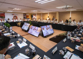 Rector y directores de la UAT evalúan programas institucionales
