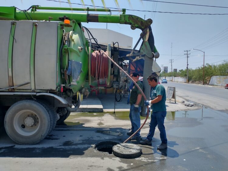 Llevó COMAPA sondeo de línea general y reparación de fugas a zona Centro