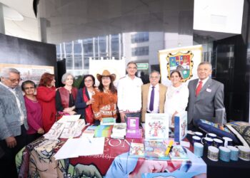 Inaugura Américo muestra cultural de Tamaulipas en el Senado; recibe reconocimiento por lucha contra el cáncer