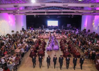 Se armó en grande en Reynosa: 80 jóvenes festejan «mis quince» en fiesta colectiva