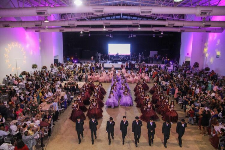 Se armó en grande en Reynosa: 80 jóvenes festejan «mis quince» en fiesta colectiva