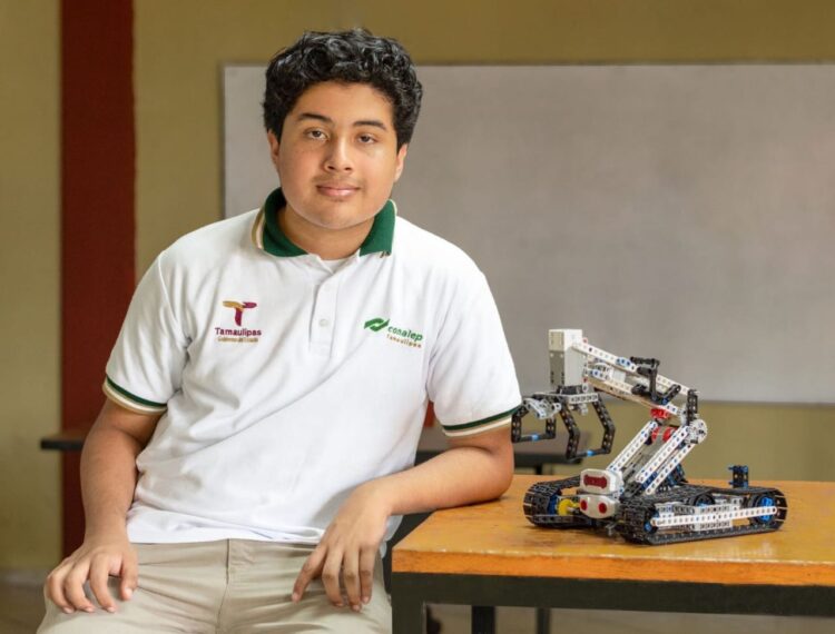Gana tamaulipeco concurso internacional de robótica; estudia en CONALEP