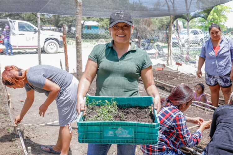 DIF capacita en ejido Tanlajás, municipio de Ocampo