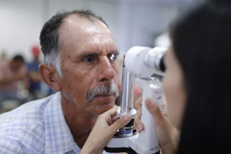 Atiende DIF Tamaulipas a 400 personas en campaña de cataratas “Bienestar en tu Mirada”