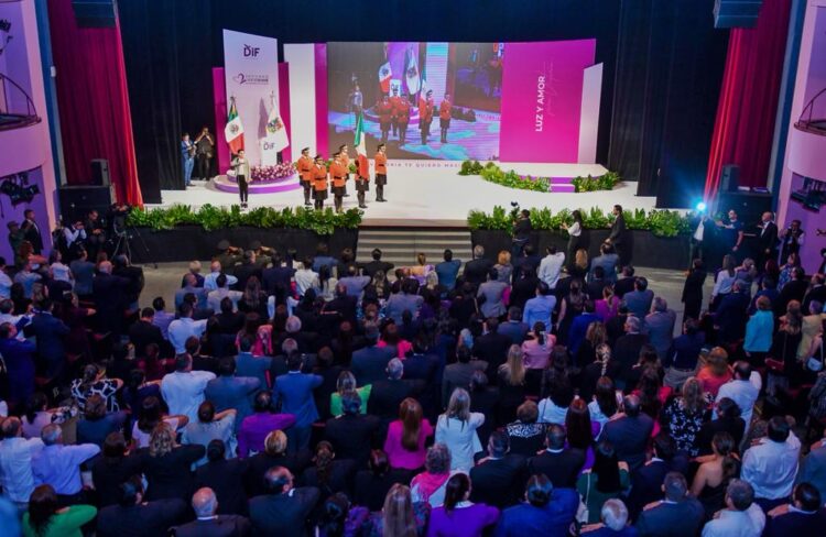 Entrega Lucy de Gattás II Informe del DIF Victoria