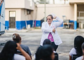 DIF Reynosa lleva brigada rosa a CEDES