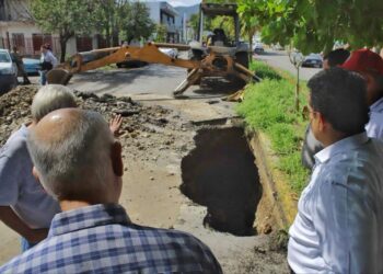 Supervisa alcalde Gattás socavón en Calle Michoacán
