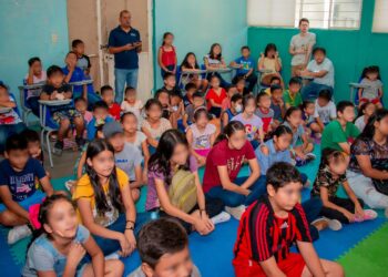 Imparten FGJ y DIF pláticas de prevención contra ciber delitos