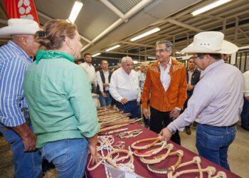 Ganaderos de Tamaulipas hacen donativo al DIF