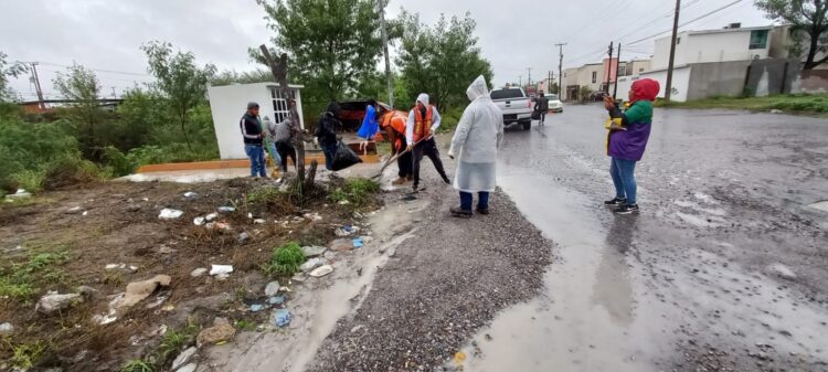 Retira municipio de Reynosa basura acumulada en calles