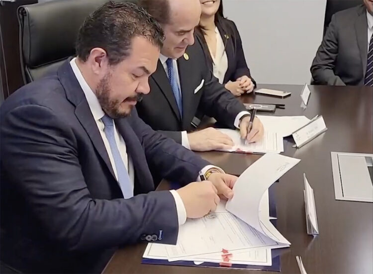 Firma la UAT acuerdo con South Texas College